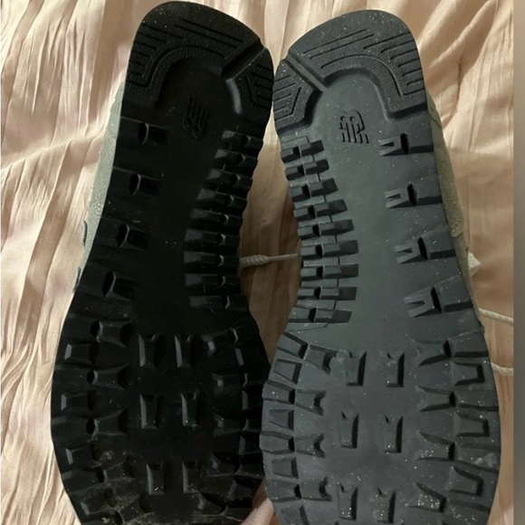 New Balance' Grey Sneakers 
Size: 7.5 - Picture 4 of 5